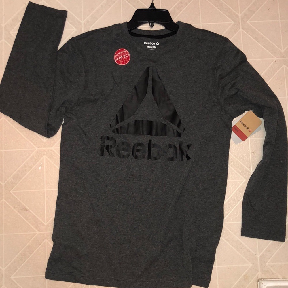 Brand new Reebok longsleeve shirt
